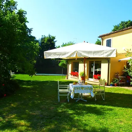 Casa Ezelina Bed & Breakfast 3*