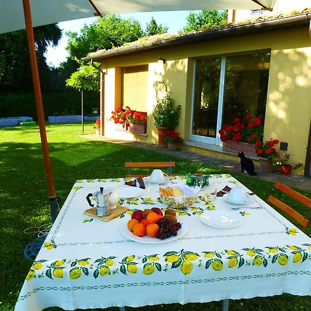 Casa Ezelina Bed & Breakfast Pesaro