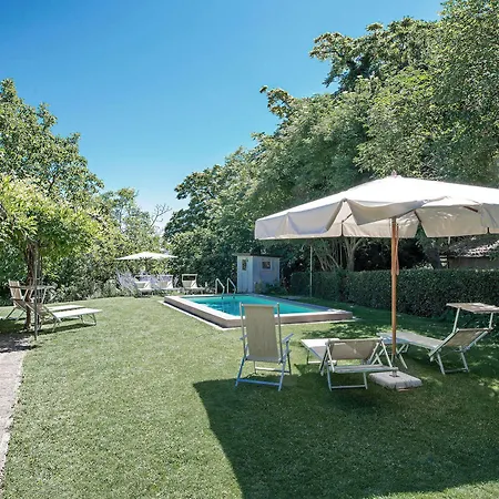 לינה וארוחת בוקר Casa Ezelina
